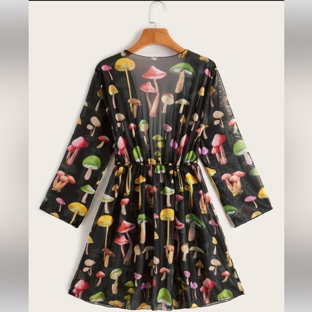 Semi sheer Robe/Coverup, Size M/6, NWOT